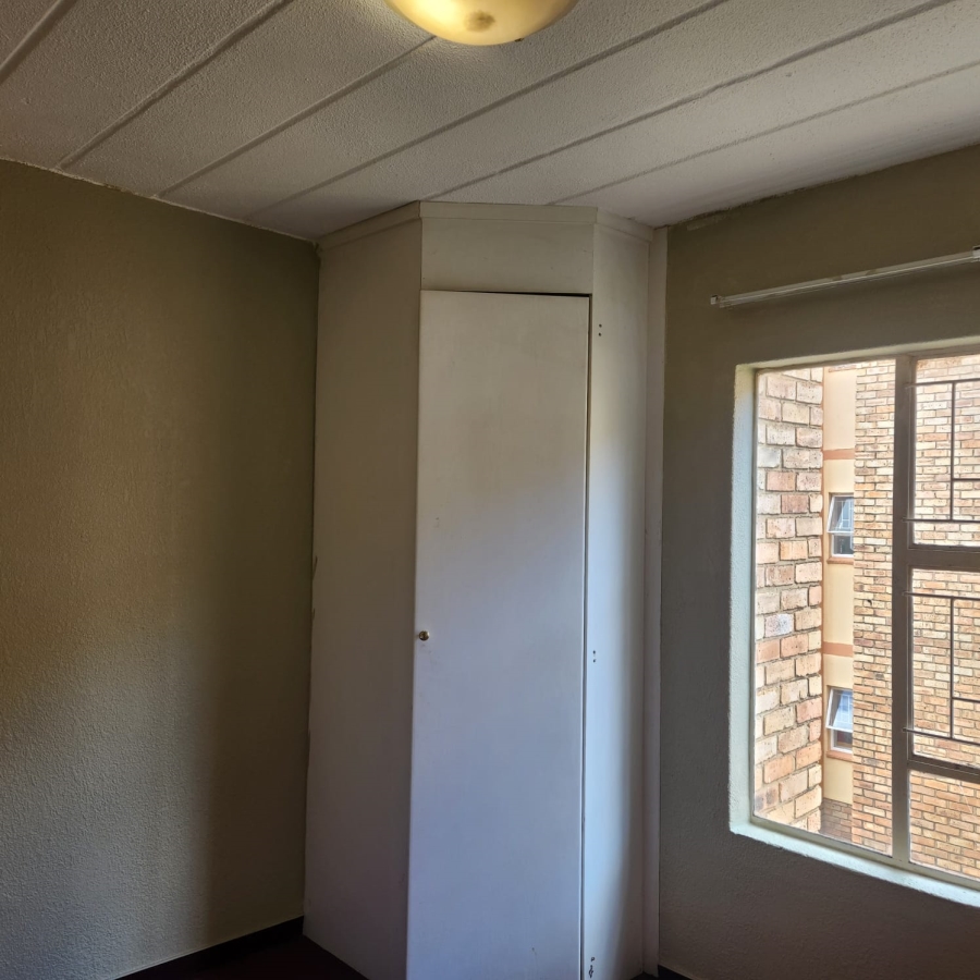 To Let 2 Bedroom Property for Rent in Kannoniers Park North West